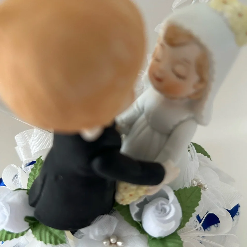 Wedding Cake Topper with Bride and Groom